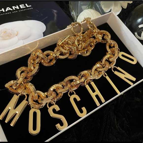Moschino x H&M Gold Pleated Logo Lettering Belt - Picture 8 of 11
